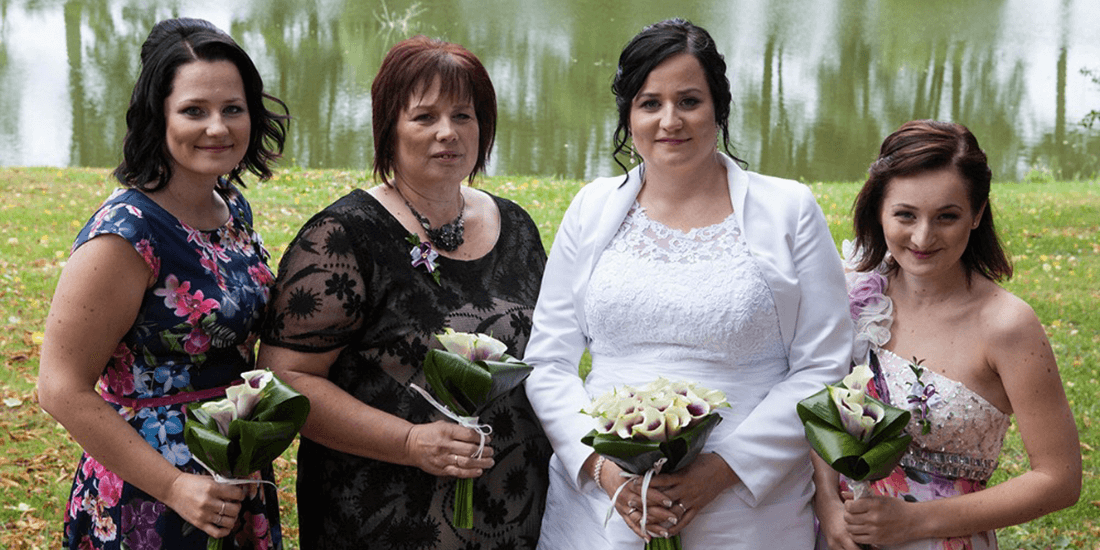 Nevěsta s maminkou a sestrami, jemné líčení pro svatebčanky