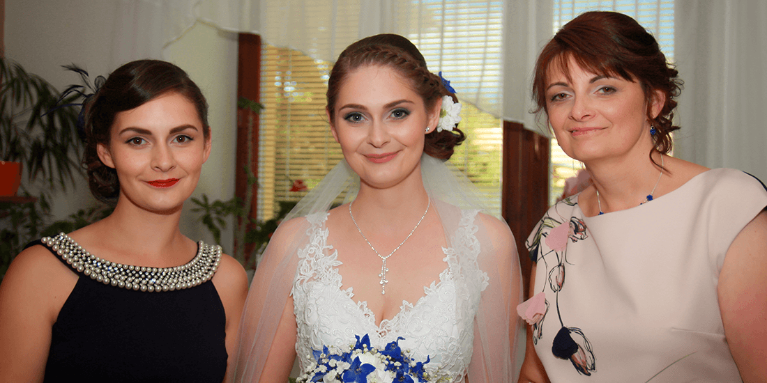 Nevěsta s maminkou a sestrou, make-up pro nevěstu, líčení zralé pleti a make-up v francouzském stylu