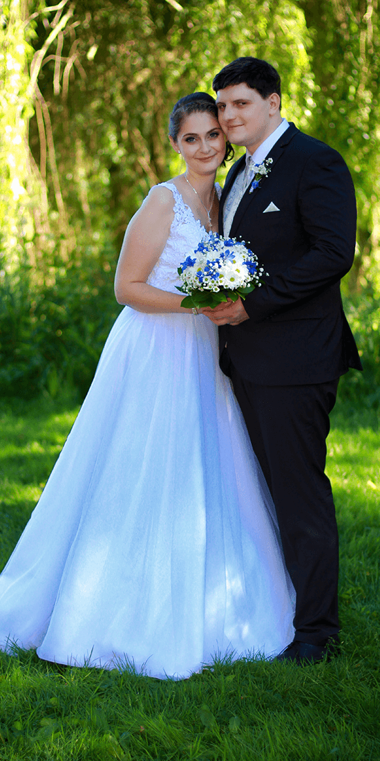 Svatební make-up, nevěsta a ženich, mandlový tvar oka s linkou, jemné stíny, umělé řasy, přirozená rtěnka